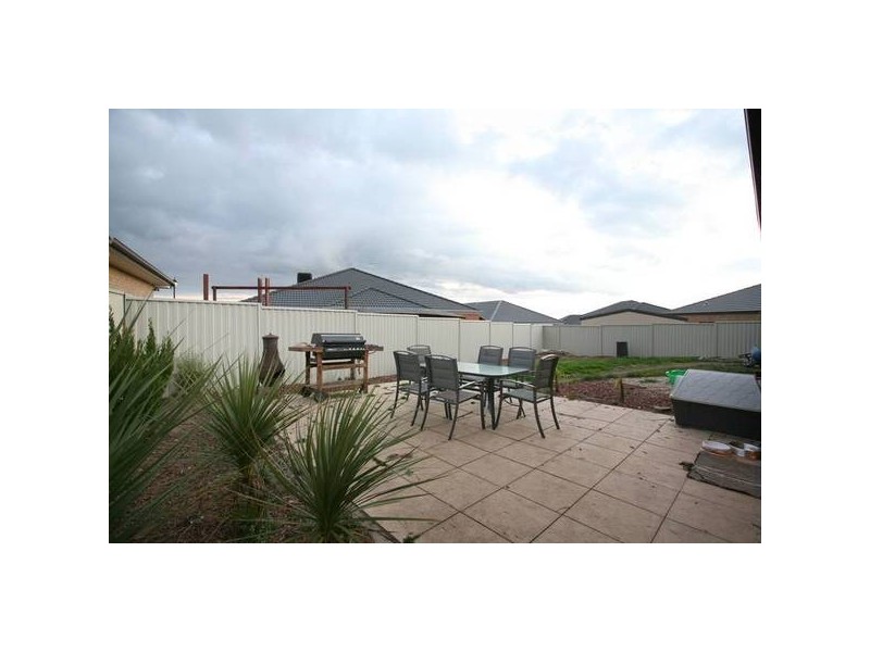 5 BEN CAIRN MEWS, Pakenham VIC 3810