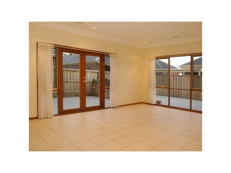 1/48 Malouf Court, Pakenham VIC 3810