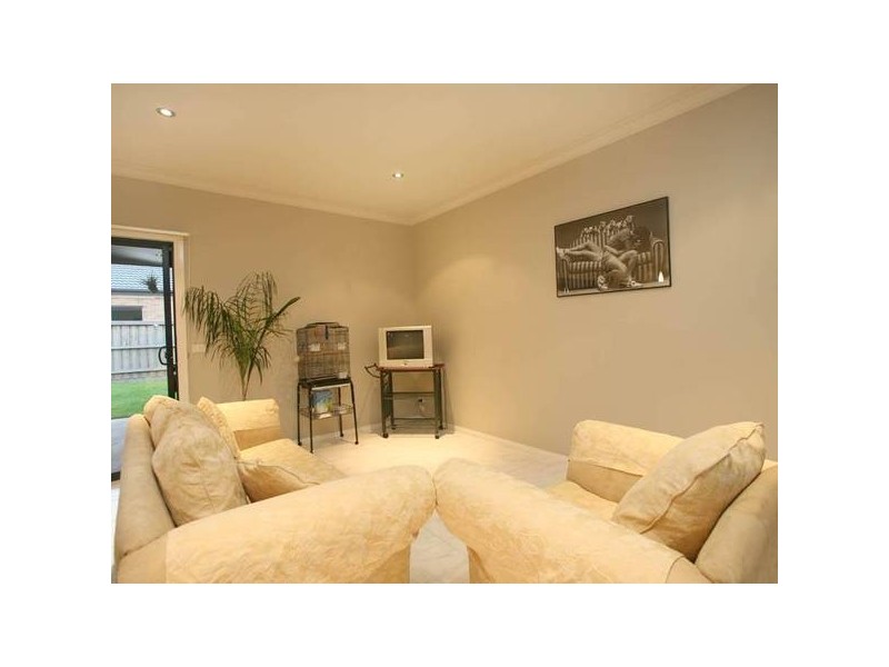 5 Henry Lawson Drive, Pakenham VIC 3810