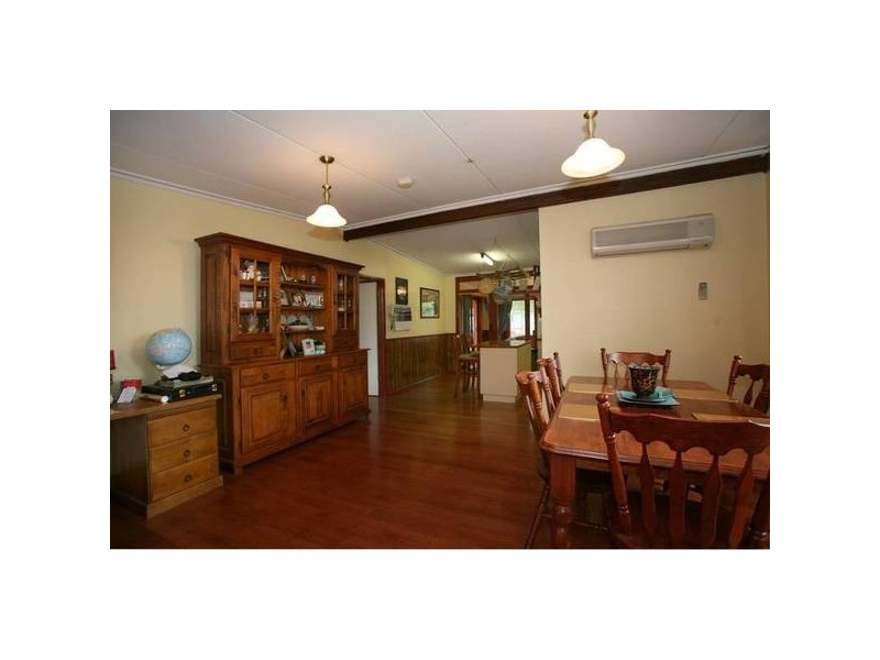8 Railway Avenue, Tynong VIC 3813