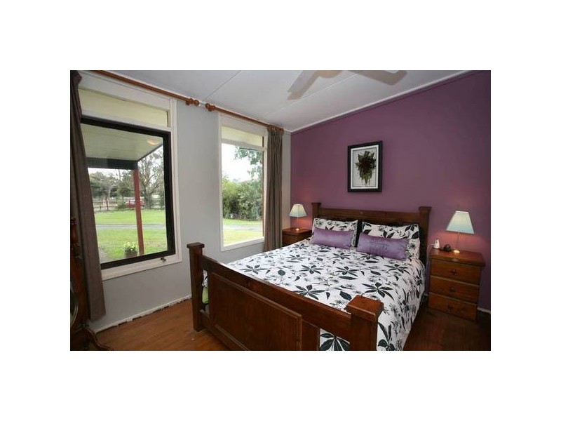 8 Railway Avenue, Tynong VIC 3813