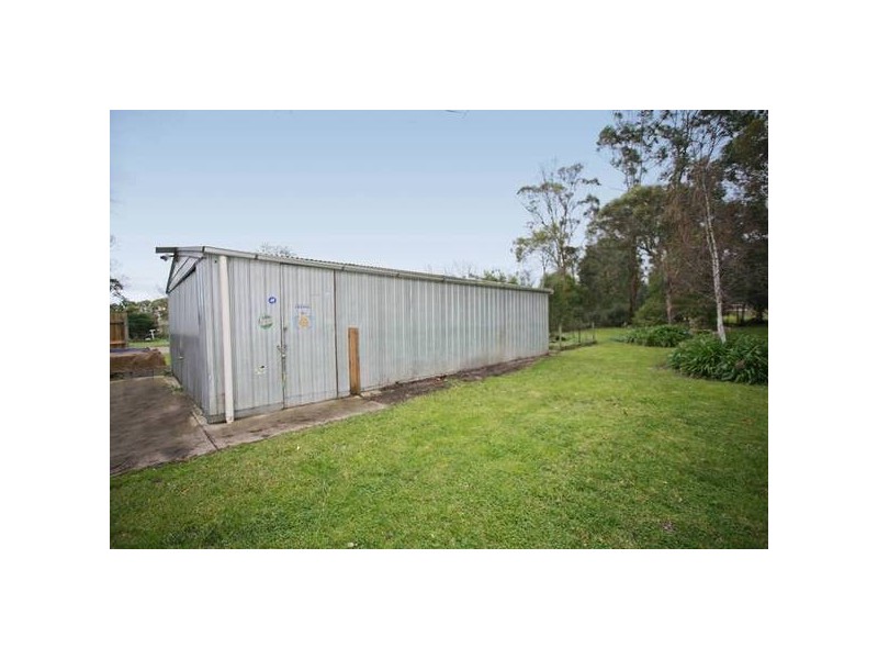 8 Railway Avenue, Tynong VIC 3813
