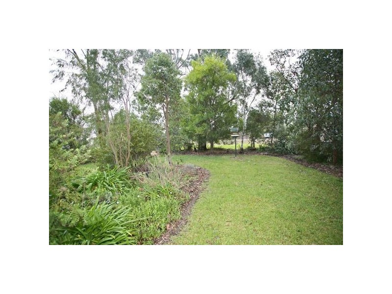 8 Railway Avenue, Tynong VIC 3813