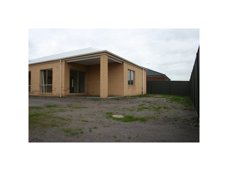 90 Botanic Drive, Pakenham VIC 3810
