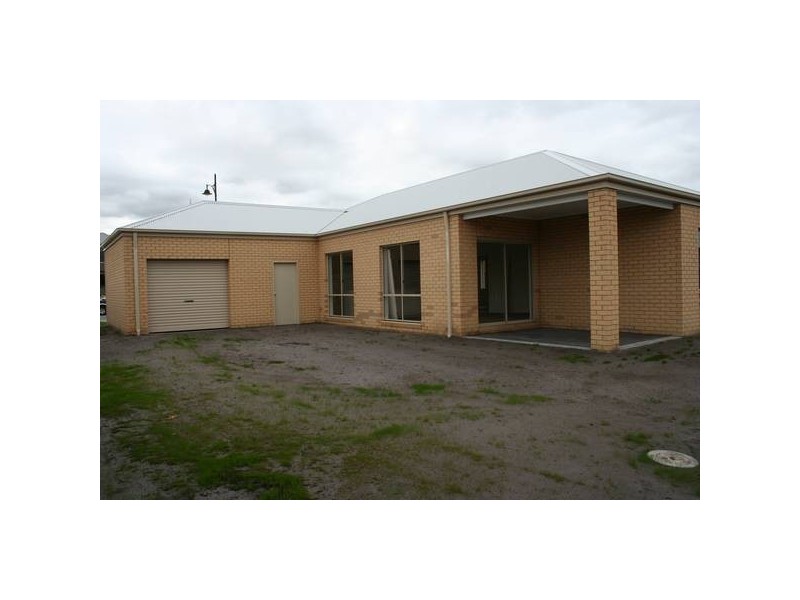 90 Botanic Drive, Pakenham VIC 3810