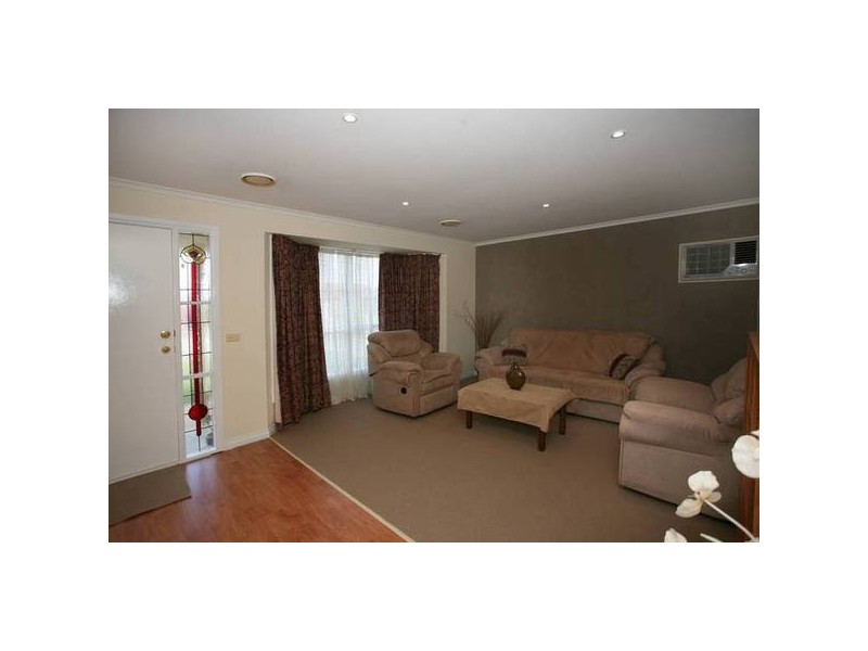 10 Maria Crescent, Pakenham VIC 3810