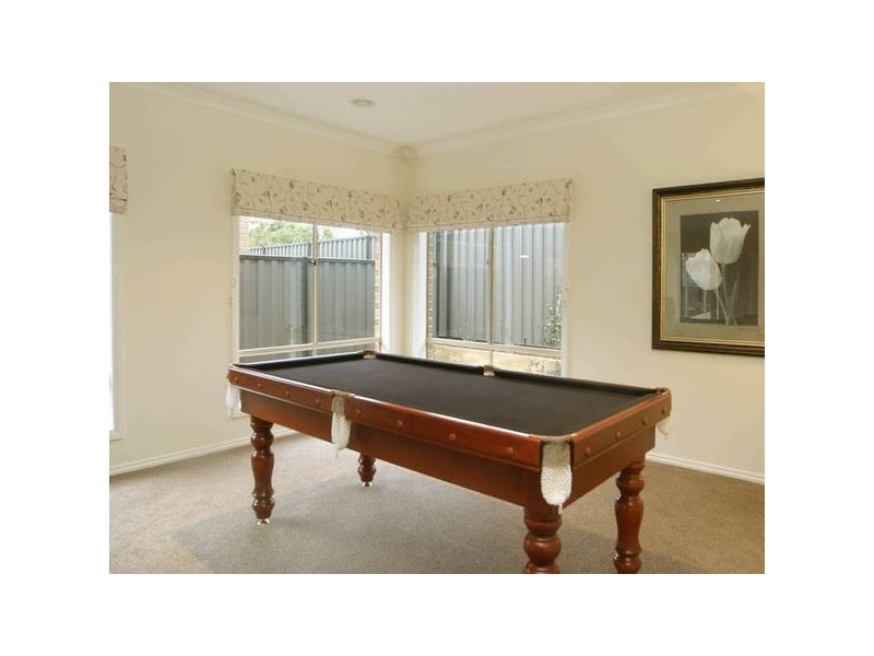 4 Lucerne Circuit, Pakenham VIC 3810