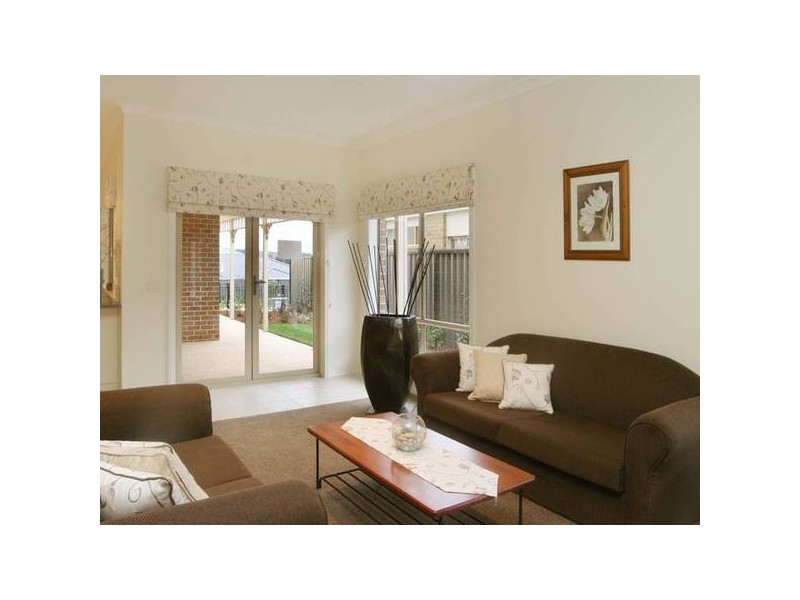 4 Lucerne Circuit, Pakenham VIC 3810