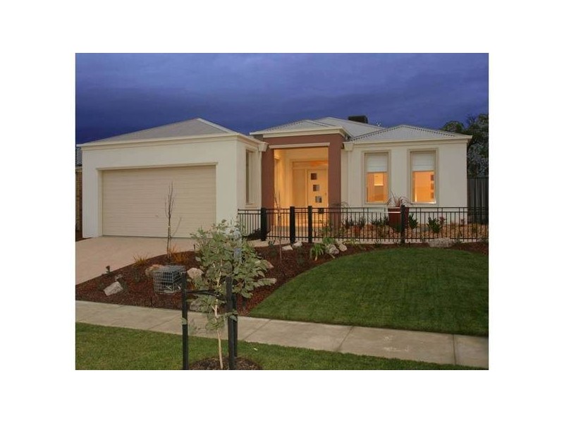 6 Lucerne Circuit, Pakenham VIC 3810