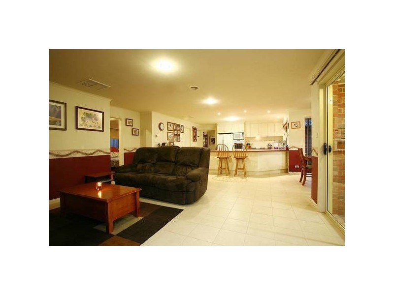 5 Overland Rise, Pakenham VIC 3810