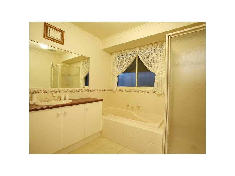 5 Overland Rise, Pakenham VIC 3810