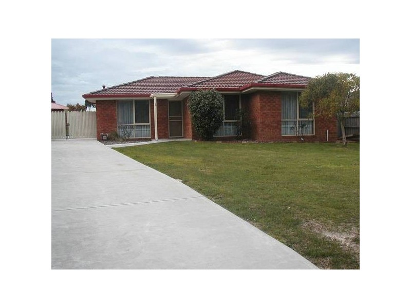 4 Beaumont Court, Pakenham VIC 3810