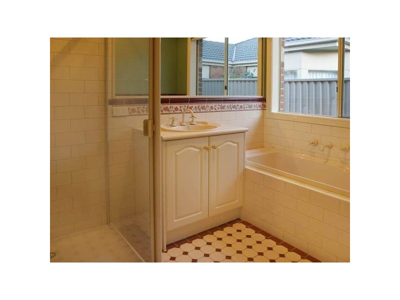 10 St. Leonard Way, Pakenham VIC 3810