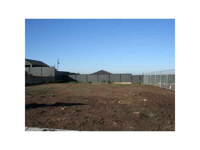 207 Adrian Drive, Pakenham VIC 3810