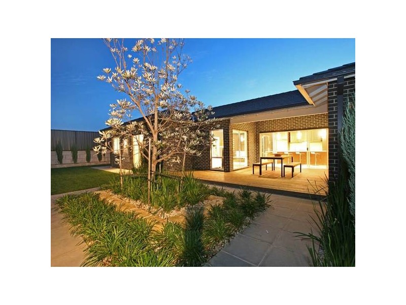 10 Michigan Grange, Pakenham VIC 3810