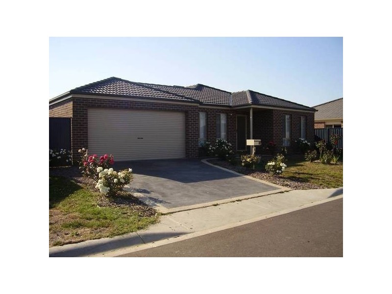 8 Candle Bark Court, Pakenham VIC 3810