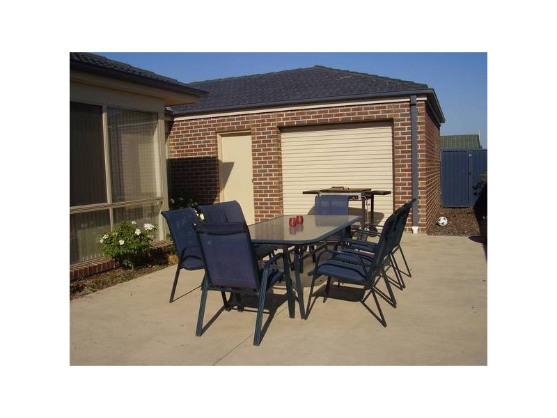 8 Candle Bark Court, Pakenham VIC 3810