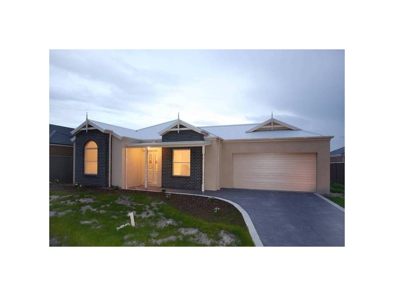 90 Botanic Drive, Pakenham VIC 3810