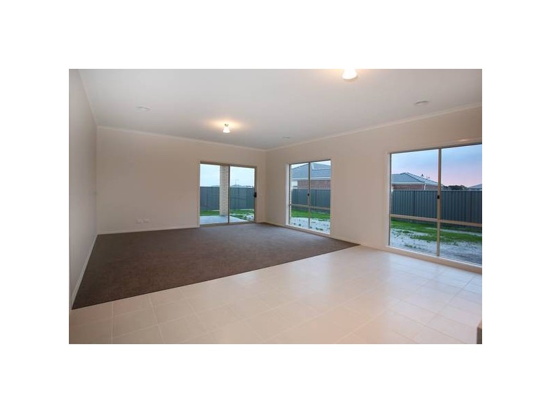90 Botanic Drive, Pakenham VIC 3810