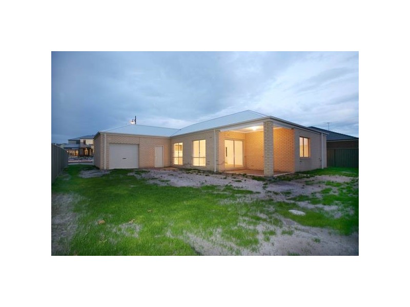 90 Botanic Drive, Pakenham VIC 3810