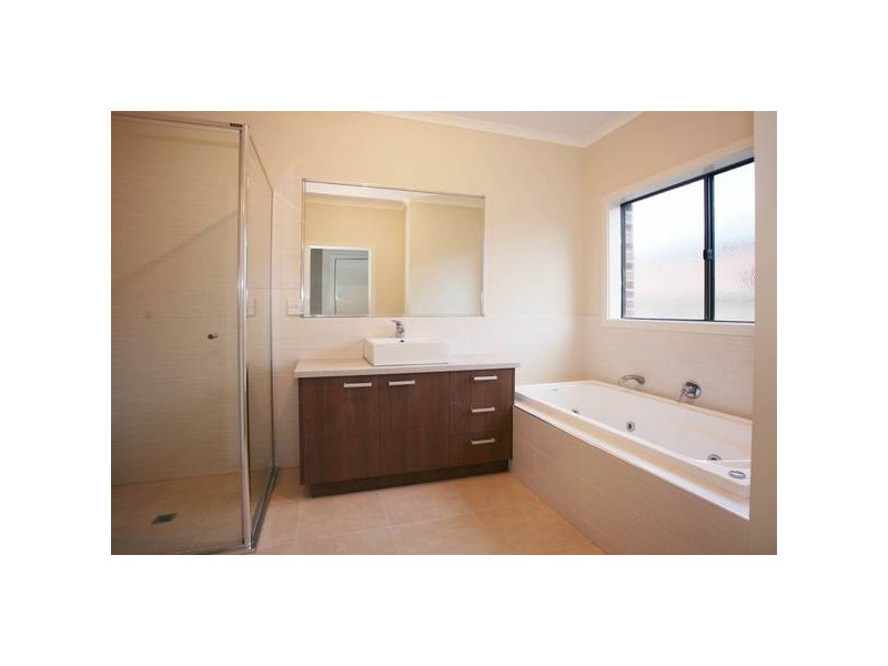40 Banjo Patterson Drive, Pakenham VIC 3810