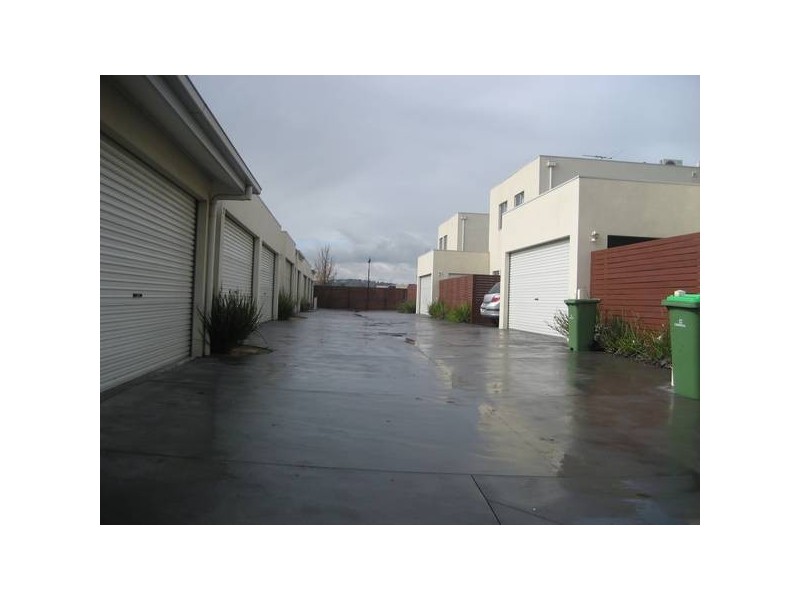 5/2 The Entrance, Pakenham VIC 3810