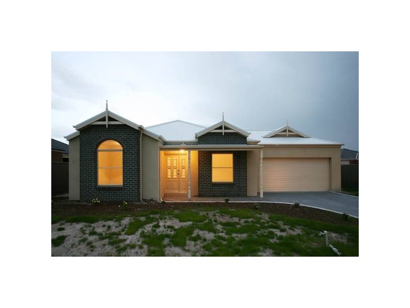 90 Botanic Drive, Pakenham VIC 3810