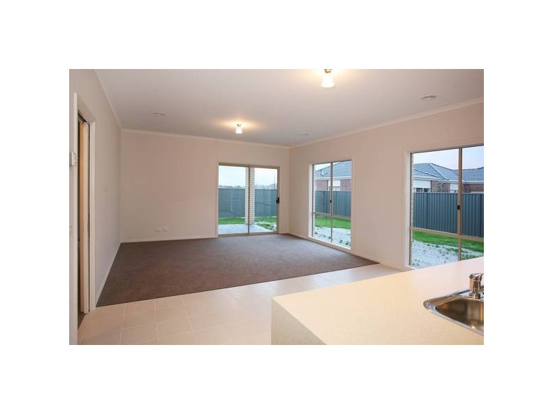90 Botanic Drive, Pakenham VIC 3810