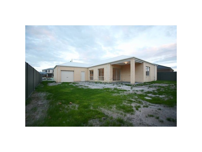 90 Botanic Drive, Pakenham VIC 3810