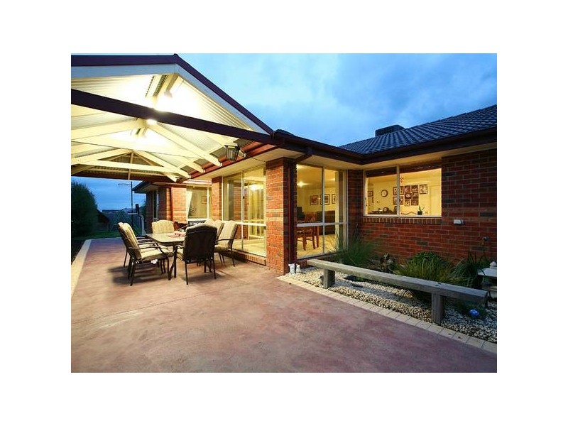 5 Overland Rise, Pakenham VIC 3810