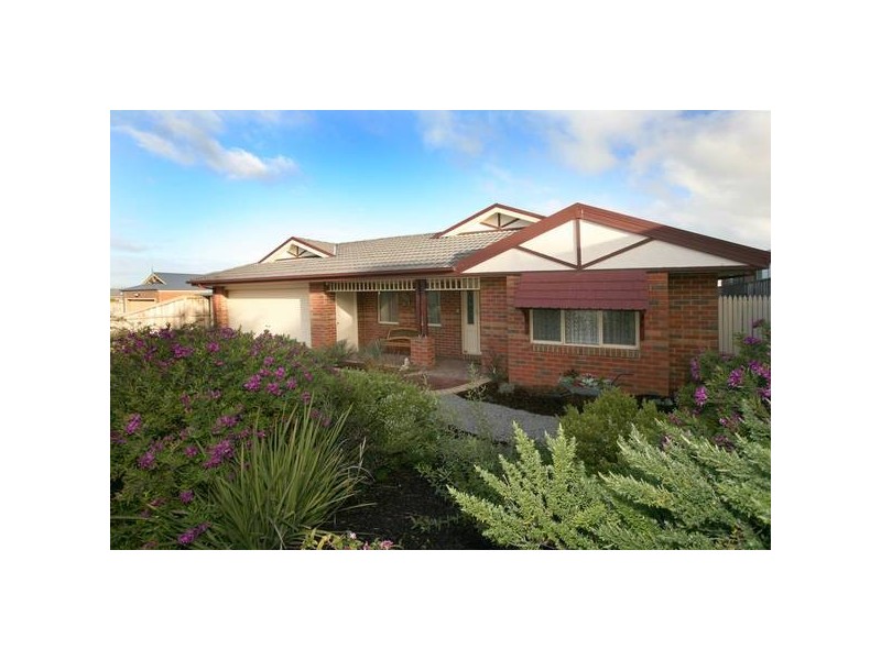 5 Overland Rise, Pakenham VIC 3810