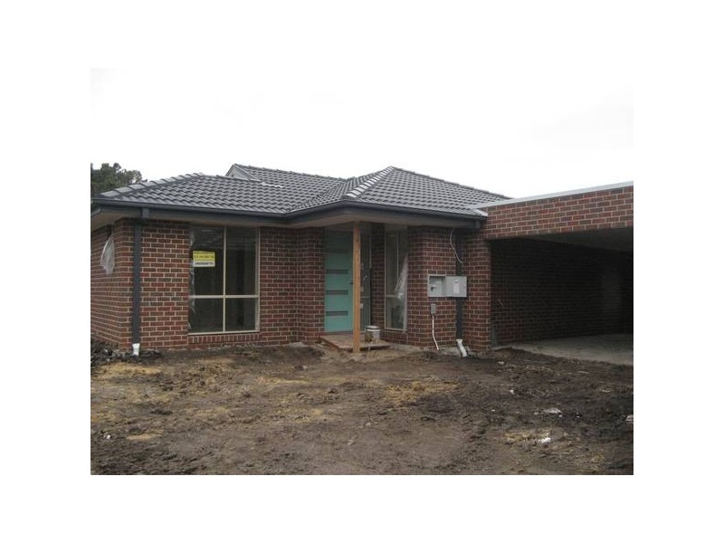 2/28 John Street, Pakenham VIC 3810