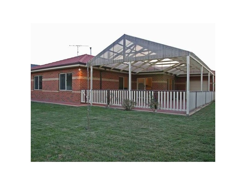 10 St. Leonards Way, Pakenham VIC 3810