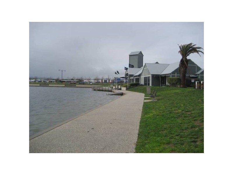 5/2 The Entrance, Pakenham VIC 3810