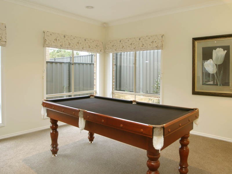 4 Lucerne Circuit, Pakenham VIC 3810