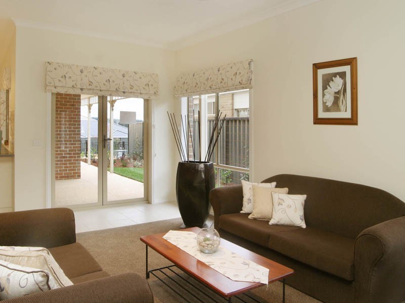 4 Lucerne Circuit, Pakenham VIC 3810