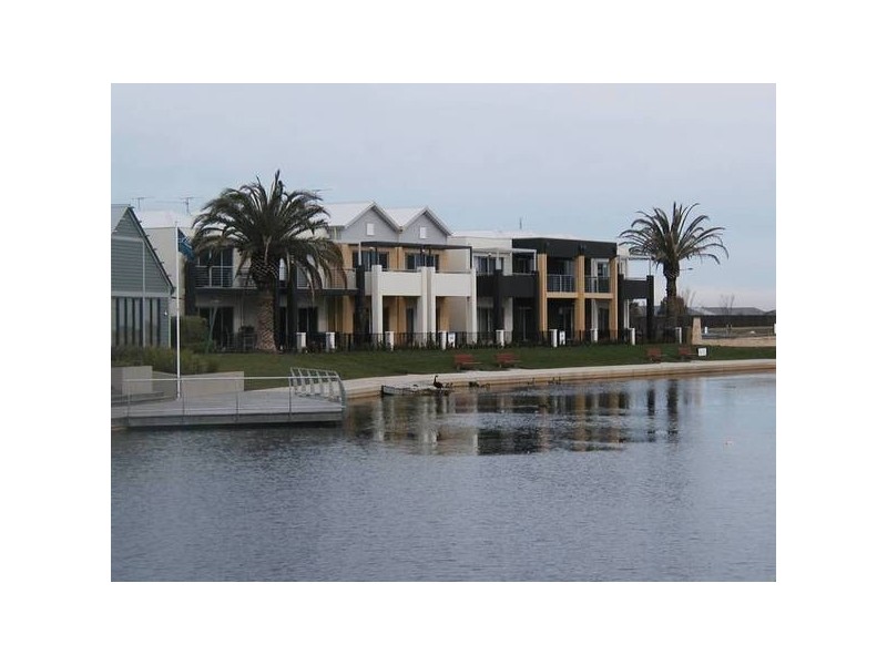 5/2 The Entrance, Pakenham VIC 3810