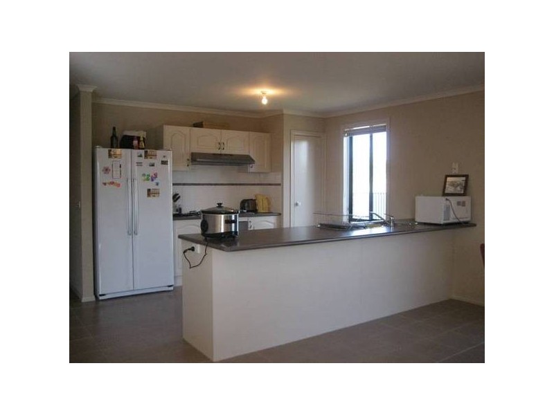 8 Kingsdale Crescent, Pakenham VIC 3810