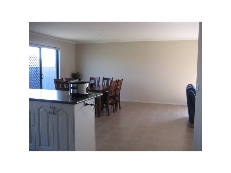 8 Kingsdale Crescent, Pakenham VIC 3810