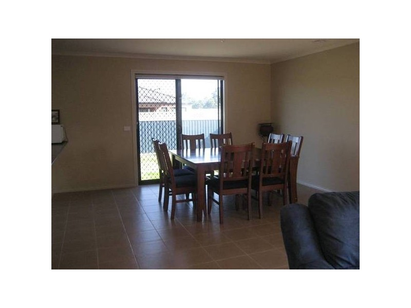 8 Kingsdale Crescent, Pakenham VIC 3810