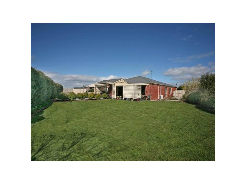 12 Vaughan Court, Pakenham VIC 3810