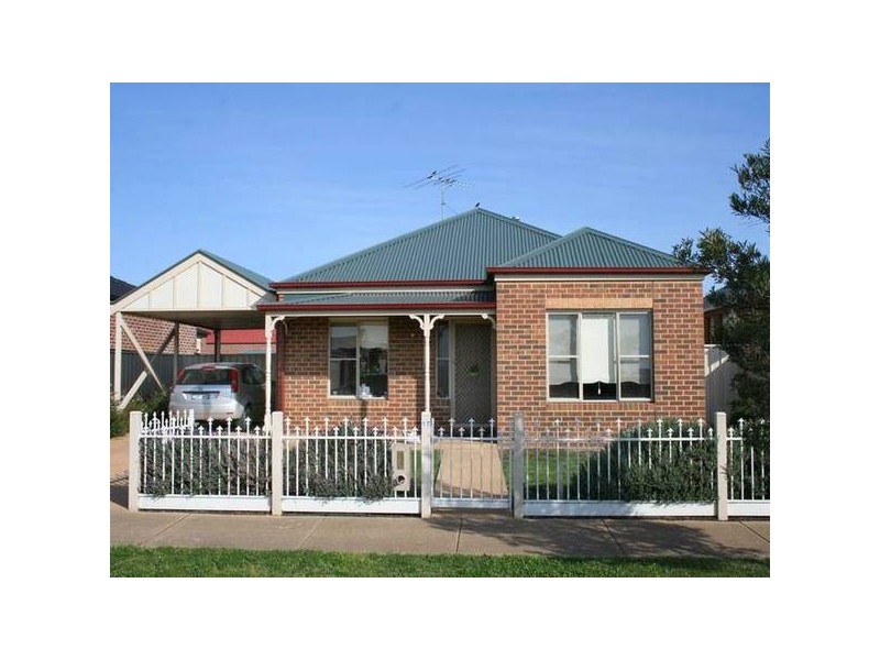 17 Avoca Place, Pakenham VIC 3810