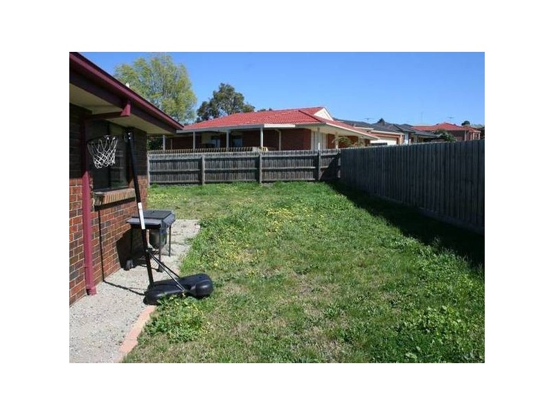 5 Ben Drive, Pakenham VIC 3810