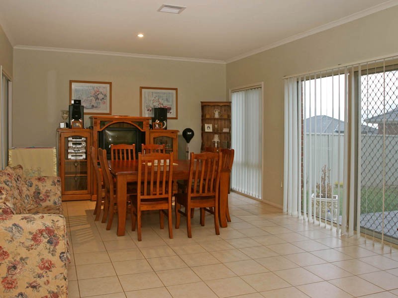 27 Arbour Rise, Pakenham VIC 3810