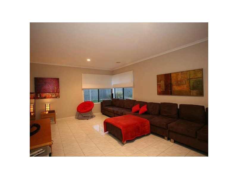 26 Henry Lawson Drive, Pakenham VIC 3810