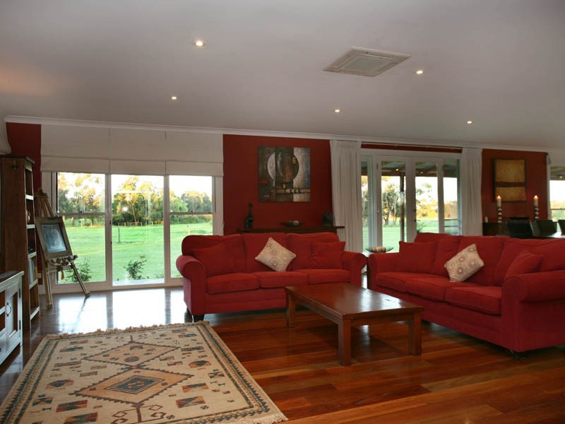 10 Ellis Road, Bunyip North VIC 3815