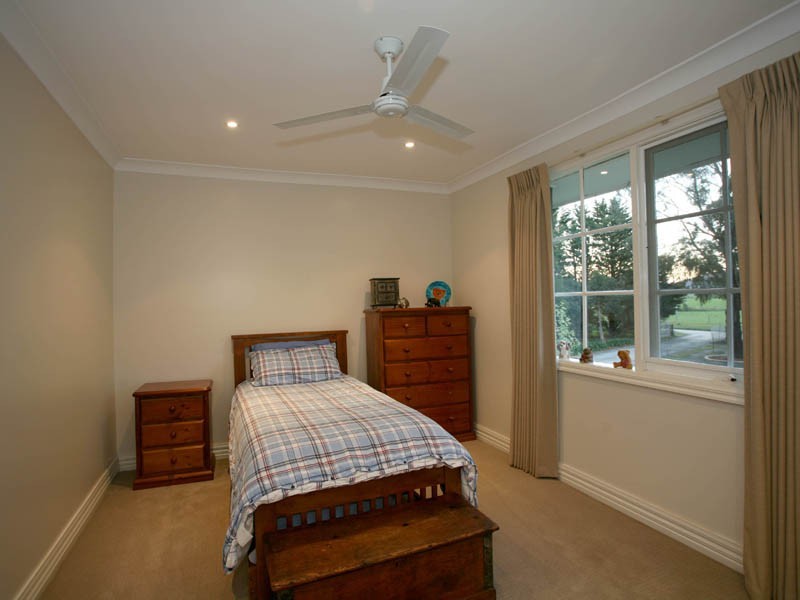 10 Ellis Road, Bunyip North VIC 3815
