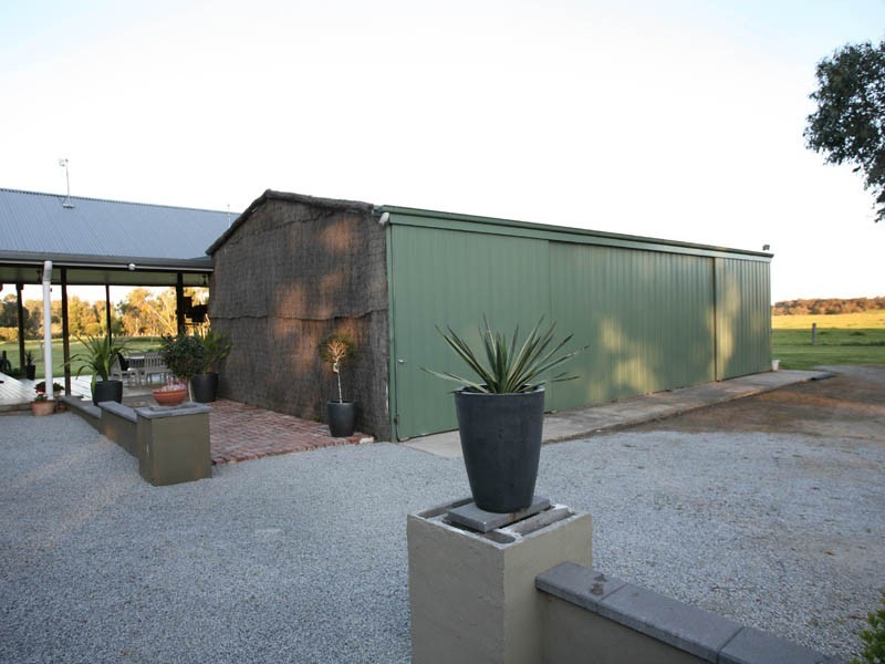 10 Ellis Road, Bunyip North VIC 3815
