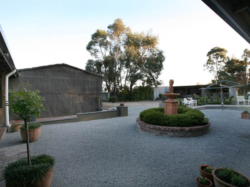 10 Ellis Road, Bunyip North VIC 3815