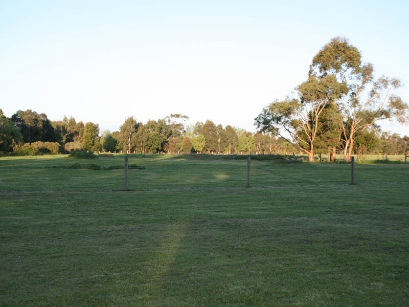 10 Ellis Road, Bunyip North VIC 3815